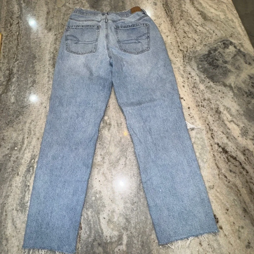 American Eagle 4 Women's 90s Straight Distressed Jeans High Waist Light Wash - Picture 7 of 7